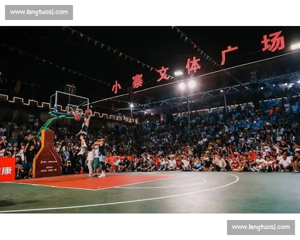 网红达人助阵村 BA 环江非遗打铁花燃爆夏夜 网红达人助阵村 BA 环江非遗打铁花燃爆夏夜