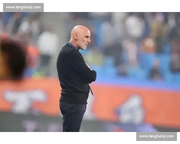 28 球零封 + 35 场不败！赖斯头球定音 英格兰 2-0 延续统治