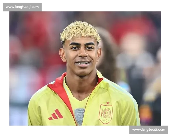 亚马尔费尔明合练现身 巴萨战赫罗纳添底气