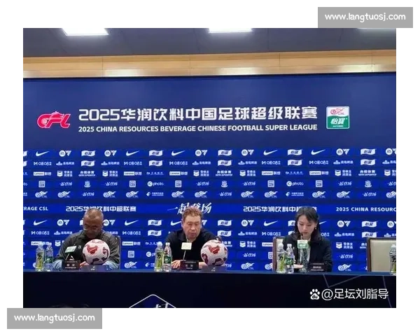 申花迎战蔚山强敌亚冠关键之战考验球队整体实力与球迷期待走势 申花迎战蔚山强敌亚冠关键之战考验球队整体实力与球迷期待走势